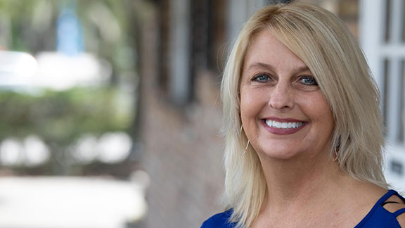 patient talking about her experience with clearcorrect